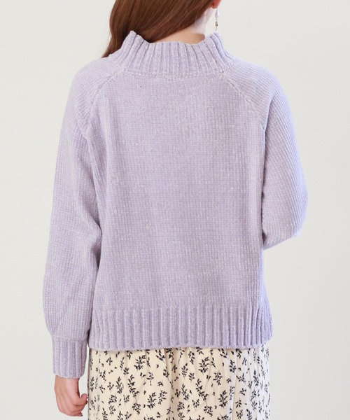 ASTORIA ODIER(アストリアオディール)の「ベロアモールモックネックプルオーバー(ニット/セーター・レディース・ホワイト/ラベンダー/ピンクベージュ・MEDIUM)」の6枚目の写真