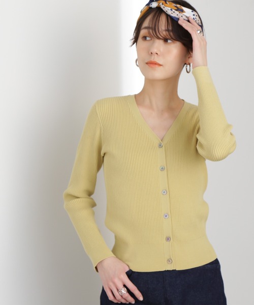 N.（N. Natural Beauty Basic）（エヌエヌナチュラルビューティーベーシック）の「◆レーヨンコットン混Ｖネックリブカーディガン（カーディガン/ボレロ・レディース・クリーム/ライラック/ベージュ/イエロー・MEDIUM）」の4枚目の写真
