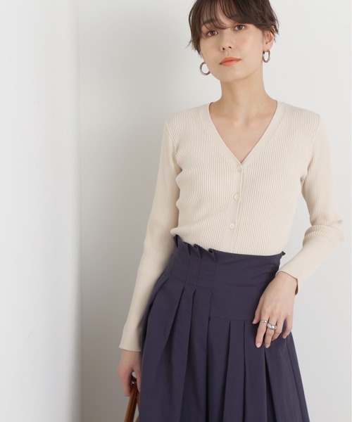 N.（N. Natural Beauty Basic）（エヌエヌナチュラルビューティーベーシック）の「◆レーヨンコットン混Ｖネックリブカーディガン（カーディガン/ボレロ・レディース・クリーム/ライラック/ベージュ/イエロー・MEDIUM）」の7枚目の写真