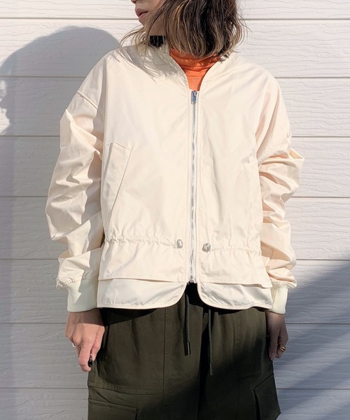 Q（キュー）の「ミリタリーギャザーブルゾン（ブルゾン・レディース・ベージュ/カーキ・MEDIUM）」の3枚目の写真