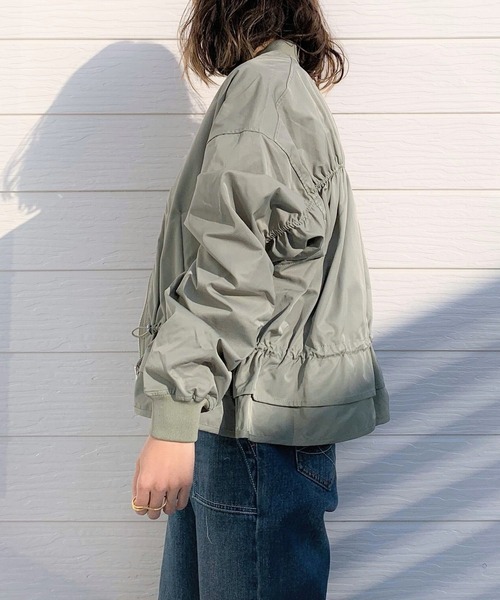 Q（キュー）の「ミリタリーギャザーブルゾン（ブルゾン・レディース・ベージュ/カーキ・MEDIUM）」の10枚目の写真