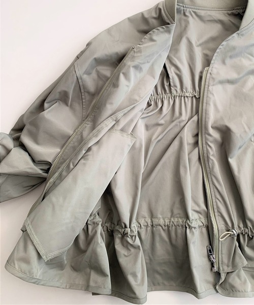 Q（キュー）の「ミリタリーギャザーブルゾン（ブルゾン・レディース・ベージュ/カーキ・MEDIUM）」の7枚目の写真
