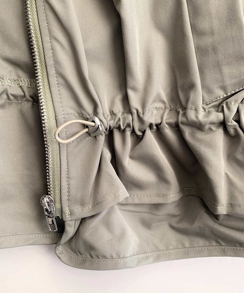 Q（キュー）の「ミリタリーギャザーブルゾン（ブルゾン・レディース・ベージュ/カーキ・MEDIUM）」の9枚目の写真