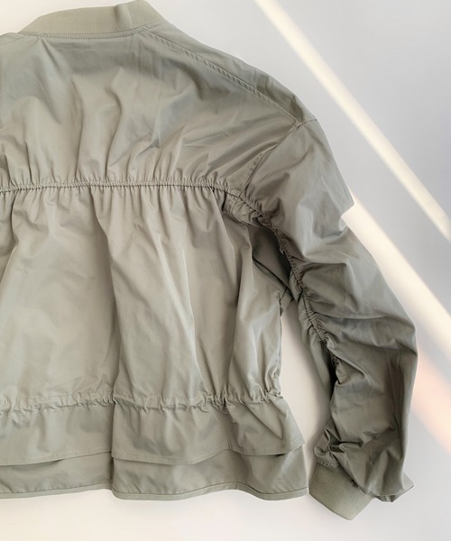 Q（キュー）の「ミリタリーギャザーブルゾン（ブルゾン・レディース・ベージュ/カーキ・MEDIUM）」の8枚目の写真