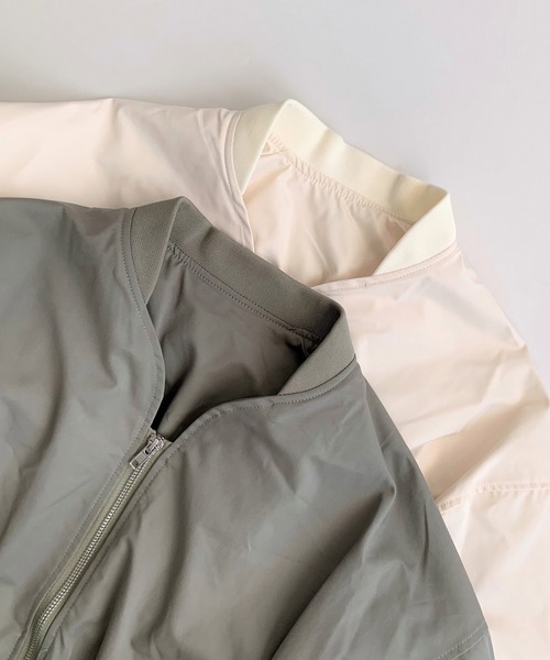 Q（キュー）の「ミリタリーギャザーブルゾン（ブルゾン・レディース・ベージュ/カーキ・MEDIUM）」の6枚目の写真