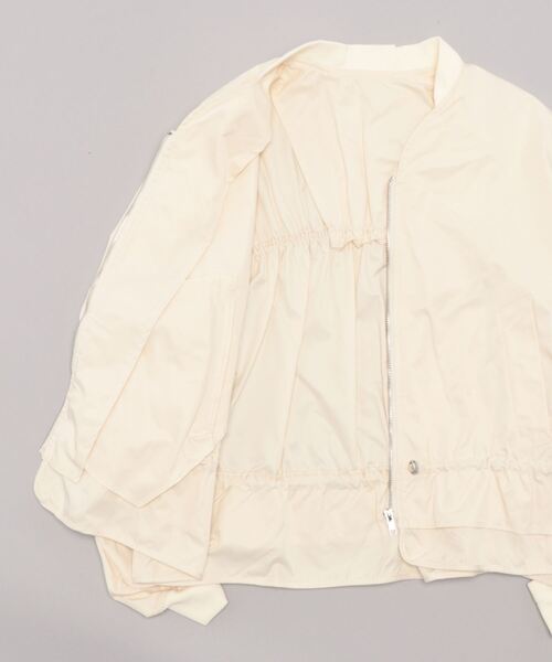 Q（キュー）の「ミリタリーギャザーブルゾン（ブルゾン・レディース・ベージュ/カーキ・MEDIUM）」の18枚目の写真