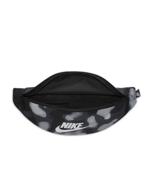 NIKE（ナイキ）の「ナイキ ヘリテージ ファニー パック (3L) / Nike Heritage Fanny Pack (3L)（ボディバッグ/ウエストポーチ・メンズ・ブラック/ブルー・ONE SIZE）」の6枚目の写真