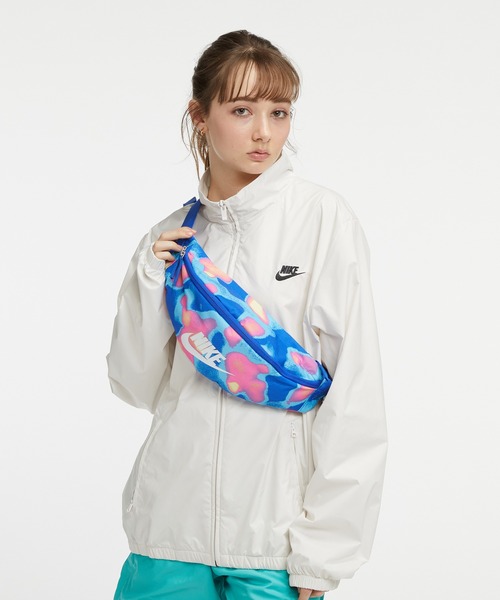 NIKE（ナイキ）の「ナイキ ヘリテージ ファニー パック (3L) / Nike Heritage Fanny Pack (3L)（ボディバッグ/ウエストポーチ・メンズ・ブラック/ブルー・ONE SIZE）」の22枚目の写真