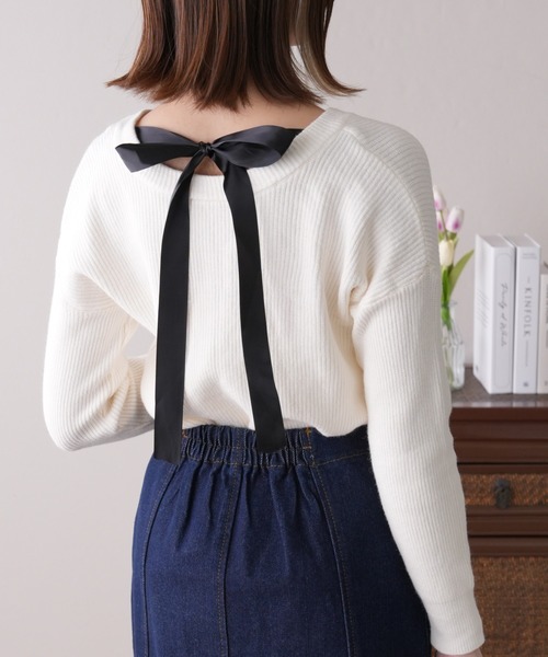 IAMUSE（アイアミューズ）の「【UとVネックの2WAYが可能】前後2wayバックリボンリブニット S0264【IAMUSE】（ニット/セーター・レディース・アイボリー/ベージュ/ブラック・FREE）」の2枚目の写真