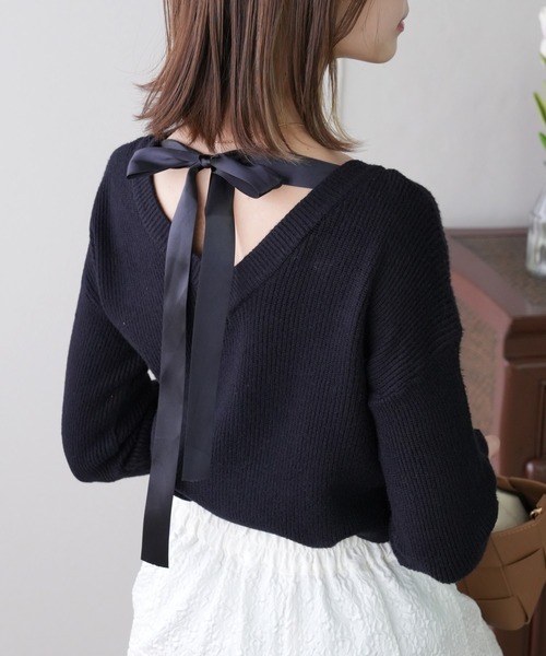 IAMUSE（アイアミューズ）の「【UとVネックの2WAYが可能】前後2wayバックリボンリブニット S0264【IAMUSE】（ニット/セーター・レディース・アイボリー/ベージュ/ブラック・FREE）」の3枚目の写真