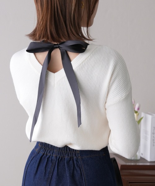 IAMUSE（アイアミューズ）の「【UとVネックの2WAYが可能】前後2wayバックリボンリブニット S0264【IAMUSE】（ニット/セーター・レディース・アイボリー/ベージュ/ブラック・FREE）」の4枚目の写真