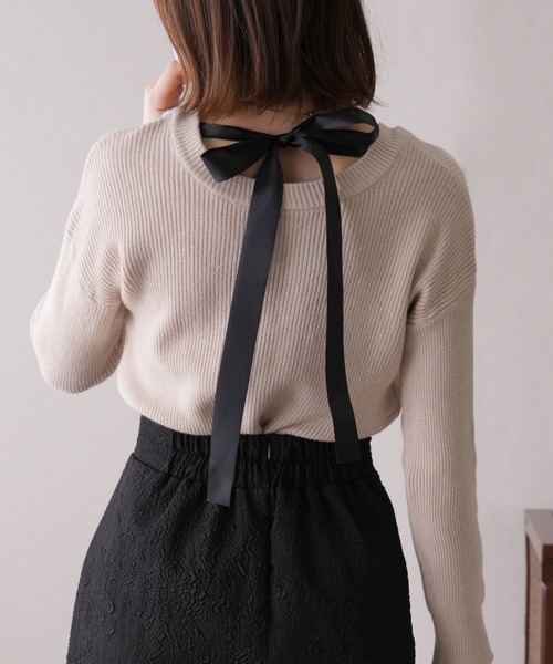 IAMUSE（アイアミューズ）の「【UとVネックの2WAYが可能】前後2wayバックリボンリブニット S0264【IAMUSE】（ニット/セーター・レディース・アイボリー/ベージュ/ブラック・FREE）」の6枚目の写真