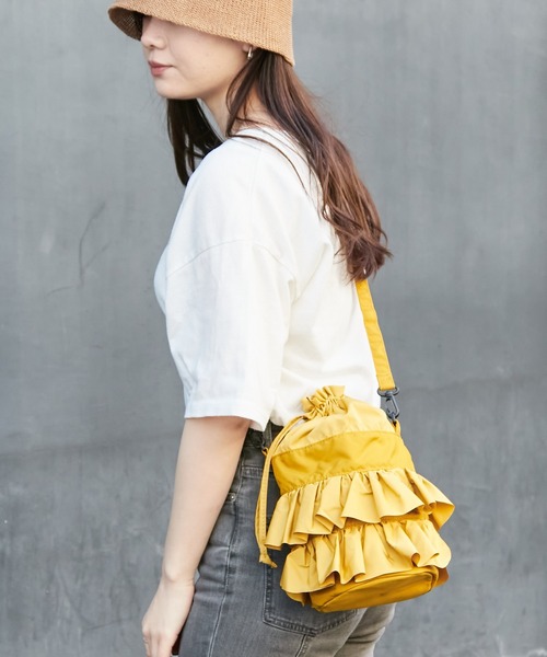 Actually(アクチュアリー)の「NYLON FRILL SHOULDER Sサイズ ナイロン フリルショルダー(ショルダーバッグ・レディース・イエロー/グレー/ブラック・フリー)」の3枚目の写真