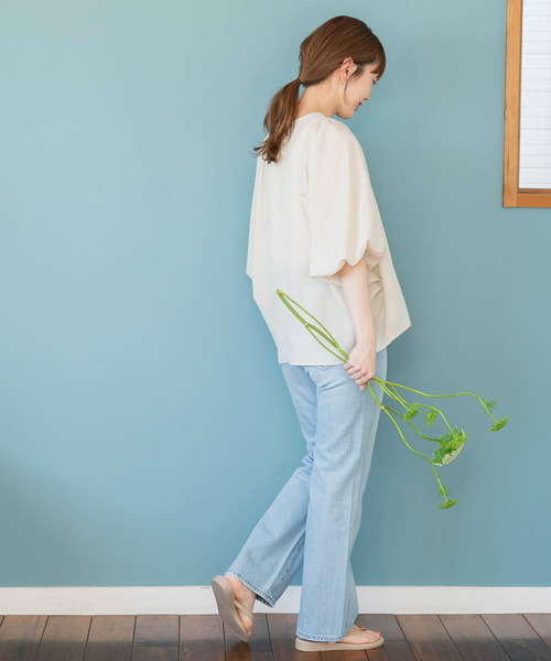 URBAN RESEARCH Sonny Label(アーバンリサーチサニーレーベル)の「『UR TECH Smart Linen Touch』ボリュームスリーブブラウス(シャツ/ブラウス・レディース・ピンク系その他/ライトカーキ/チャコールグレー/ナチュラル・FREE)」の11枚目の写真