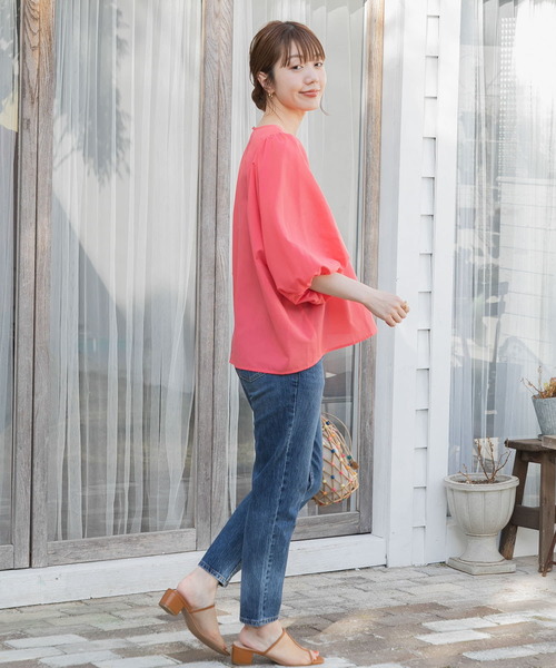 URBAN RESEARCH Sonny Label(アーバンリサーチサニーレーベル)の「『UR TECH Smart Linen Touch』ボリュームスリーブブラウス(シャツ/ブラウス・レディース・ピンク系その他/ライトカーキ/チャコールグレー/ナチュラル・FREE)」の22枚目の写真