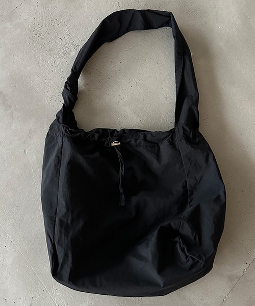 kutir（クティール）の「ナイロンショルダーバッグ（ショルダーバッグ・レディース・アイボリー/ブラック/グリーン・FREE）」の8枚目の写真