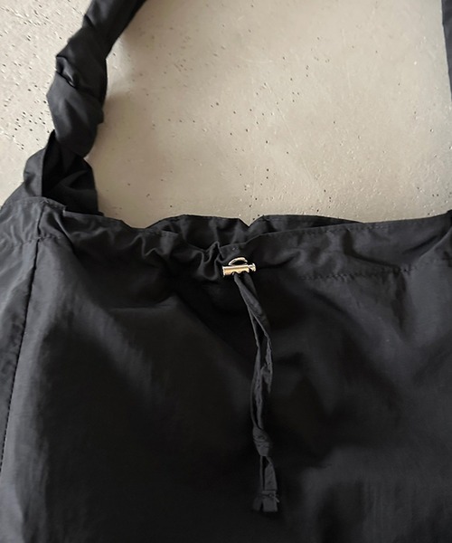 kutir（クティール）の「ナイロンショルダーバッグ（ショルダーバッグ・レディース・アイボリー/ブラック/グリーン・FREE）」の9枚目の写真