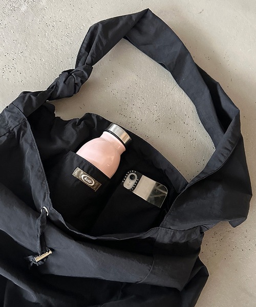 kutir（クティール）の「ナイロンショルダーバッグ（ショルダーバッグ・レディース・アイボリー/ブラック/グリーン・FREE）」の10枚目の写真