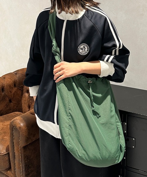 kutir（クティール）の「ナイロンショルダーバッグ（ショルダーバッグ・レディース・アイボリー/ブラック/グリーン・FREE）」の4枚目の写真