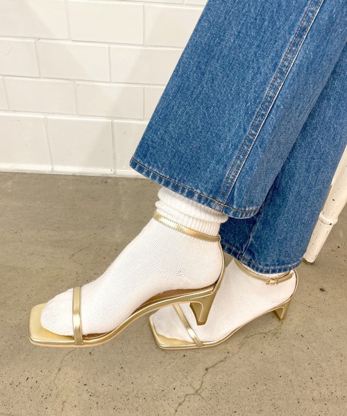 SHENERY（シーナリー）の「スクエアトゥストラップヒールサンダル（サンダル・レディース・ブラック/ゴールド/バーガンディー・38/36/37）」の3枚目の写真