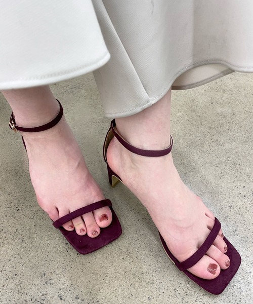 SHENERY（シーナリー）の「スクエアトゥストラップヒールサンダル（サンダル・レディース・ブラック/ゴールド/バーガンディー・38/36/37）」の10枚目の写真