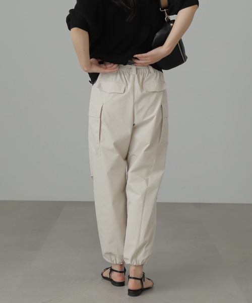 FREE'S MART（フリーズマート）の「ベルト付きパラシュートパンツ（カーゴパンツ・レディース・ブラック/ライトベージュ・MEDIUM/SMALL）」の18枚目の写真