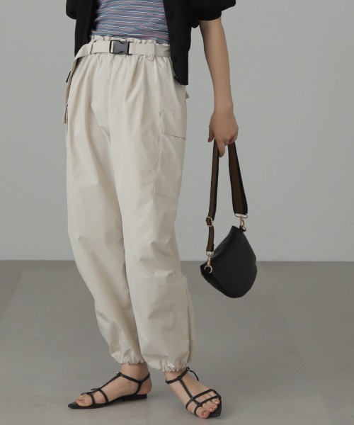 FREE'S MART（フリーズマート）の「ベルト付きパラシュートパンツ（カーゴパンツ・レディース・ブラック/ライトベージュ・MEDIUM/SMALL）」の22枚目の写真