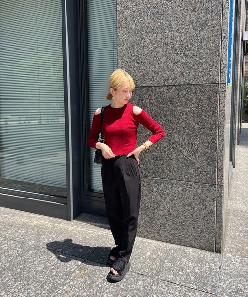 SPIGA(スピーガ)の「オープンショルダーニット(ニット/セーター・レディース・ブラック/ワイン/ホワイト・FREE)」の5枚目の写真