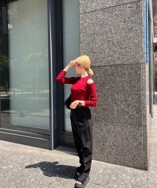 SPIGA(スピーガ)の「オープンショルダーニット(ニット/セーター・レディース・ブラック/ワイン/ホワイト・FREE)」の6枚目の写真