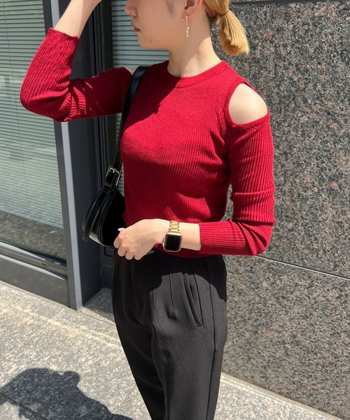 SPIGA(スピーガ)の「オープンショルダーニット(ニット/セーター・レディース・ブラック/ワイン/ホワイト・FREE)」の11枚目の写真