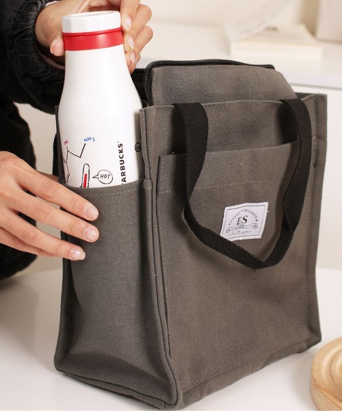 LA VORAGINE(ラ ヴォラジネ)の「【保温・保冷】外ポケット トートランチバッグ/お弁当袋(お弁当箱・レディース・グレー/ブラック・FREE)」の3枚目の写真