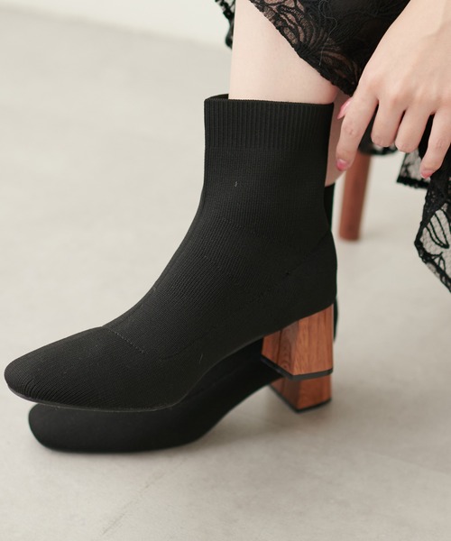 natural couture（ナチュラルクチュール）の「スクエアトゥニットブーツ（その他シューズ・レディース・モカ/ライトベージュ/ブラック・SMALL/LARGE/MEDIUM）」の2枚目の写真