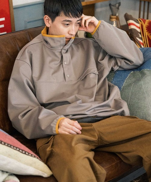 niko and（ニコアンド）の「ブロックフリーススタンドプルオーバー