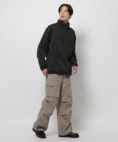 niko and（ニコアンド）の「ブロックフリーススタンドプルオーバー