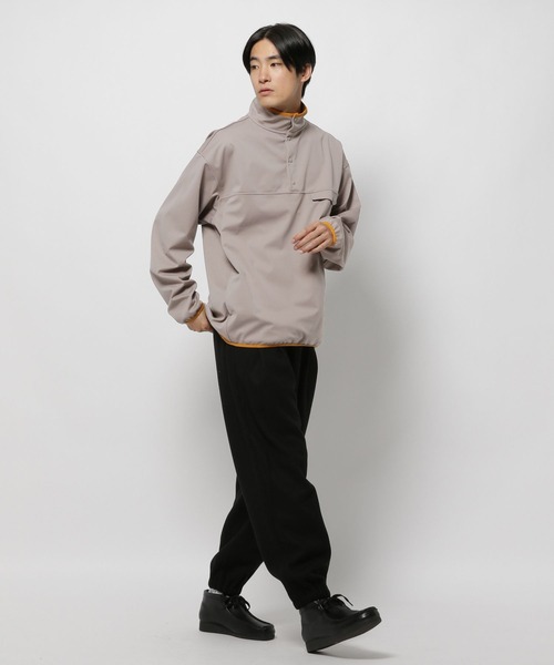 niko and（ニコアンド）の「ブロックフリーススタンドプルオーバー