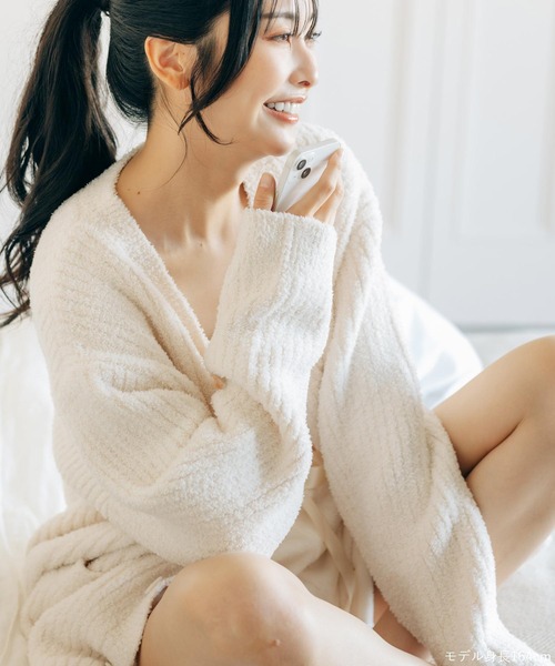 fran de lingerie(フランデランジェリー)の「ふわふわ&さらさらの極上手触りユニセックスが嬉しい楽ちんニット 「パウダーもこ ガウン」 ガウン(ルームウェア/パジャマ・レディース・チャコールグレー/アイボリー/ミント/ピンク系その他/グレイッシュベージュ・M/L)」の13枚目の写真