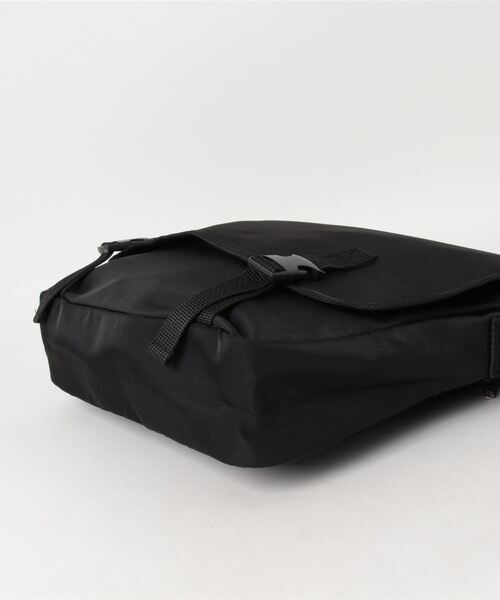 SPINNS(スピンズ)の「ナイロンメッセンジャーバッグ 肩パット付き(メッセンジャーバッグ・メンズ・ブラック・ONESIZE)」の3枚目の写真