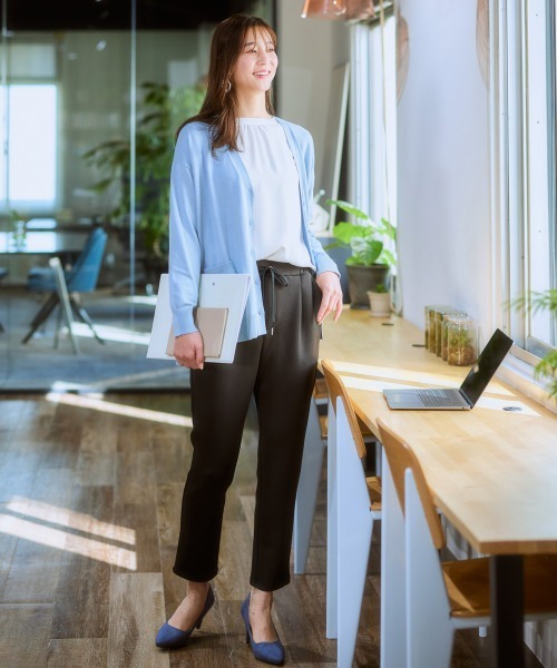7days Life Styling(セブンデイズライフスタイリング)の「サイドスリットVネックカーディガン(毛玉になりにくい・静電防止・UVカット・タンブル乾燥OK)(ニット/セーター・レディース・ネイビー/サックスブルー/杢グレー・S/M/L/LL)」の5枚目の写真