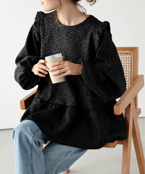 SUGAR BISKET（シュガービスケット）の「フラワージャガードトップス（Tシャツ/カットソー・レディース・ベージュ/ブラック/グレー/ブルー・フリー）」の7枚目の写真