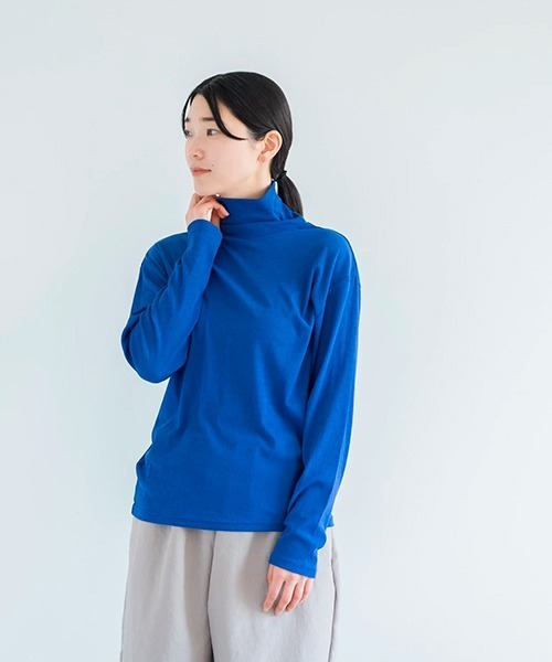 D(ディー)の「コットンスーピマ テレコ ハイネック(Tシャツ/カットソー・レディース・ロイヤルブルー/ブラック/ホワイト/イエロー/ブルーグレー・MEDIUM)」の4枚目の写真