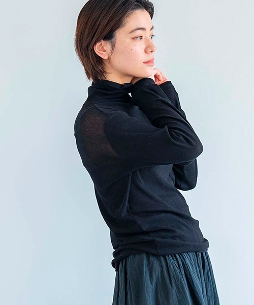 D(ディー)の「コットンスーピマ テレコ ハイネック(Tシャツ/カットソー・レディース・ロイヤルブルー/ブラック/ホワイト/イエロー/ブルーグレー・MEDIUM)」の18枚目の写真