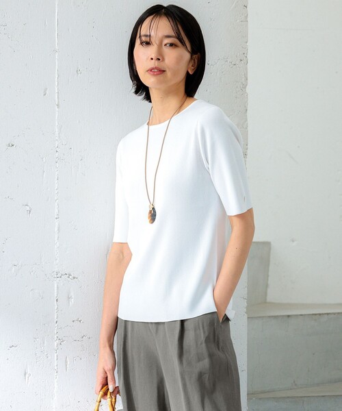 23区 L(ニジュウサンクオオキイサイズ)の「【洗える】レーヨンポリエステルストレッチ 5分袖 ニット(ニット/セーター・レディース・ホワイト系/ホワイト系2/ブラック系/オレンジ系/ベージュ系・44/48/46)」の2枚目の写真