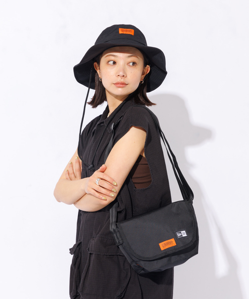 【NEWERA/ニューエラ】×【UNIVERSAL OVERALL/ユニバーサルオーバーオール】コラボ ワンポイントショルダーバック（バックパック/リュック）｜UNIVERSAL OVERALL（ユニバーサルオーバーオール）
