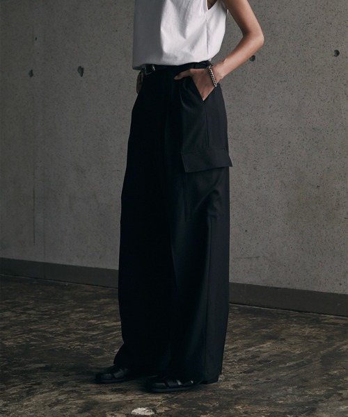 CALLNE（カルネ）の「【CALLNE】2Tuck Wide Straight Cargo Slacks / 2タックワイドストレートカーゴパンツ（スラックス・メンズ・ブラック/ブラウン・M/L）」の4枚目の写真