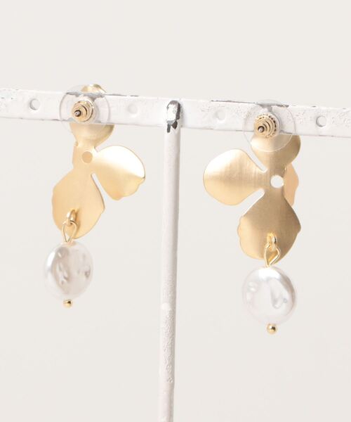 TONE SELECT GOODS（トーンセレクトグッズ）の「Liaa/メタル パールピアス A18287（ピアス（両耳用）・レディース・ゴールド系その他/ゴールド系その他2/ゴールド系その他3/ゴールド系その他4/ゴールド系その他5・FREE）」の7枚目の写真