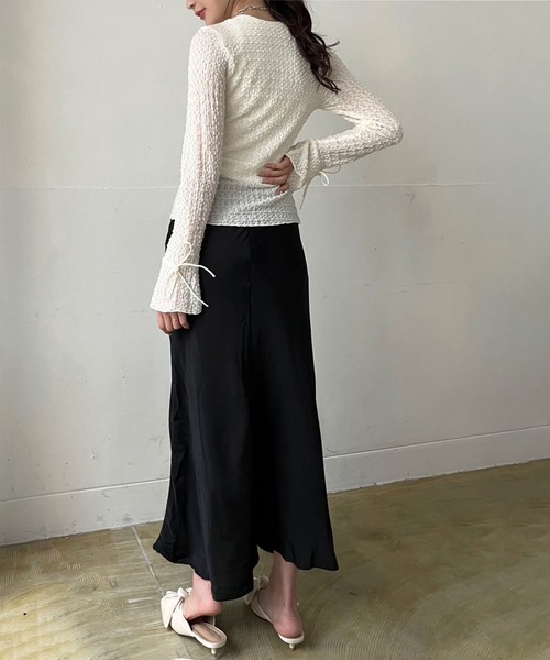 Jewelobe（ジュエローブ）の「スリーブリボンセミシアーカットタイトトップス（カーディガン/ボレロ・レディース・アイボリー/ブラック・FREE）」の4枚目の写真