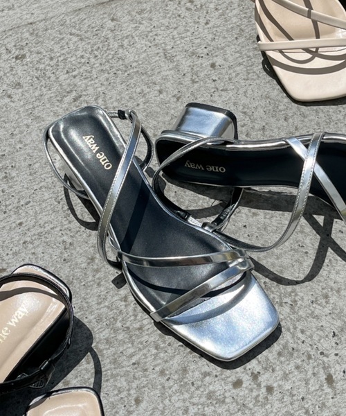 one wayザッカ（ワンウェイザッカ）の「ストラップサンダル（サンダル・レディース・ベージュ/ブラック/シルバー・LARGE/MEDIUM/X-LARGE/SMALL）」の3枚目の写真