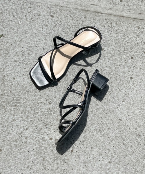 one wayザッカ（ワンウェイザッカ）の「ストラップサンダル（サンダル・レディース・ベージュ/ブラック/シルバー・LARGE/MEDIUM/X-LARGE/SMALL）」の2枚目の写真