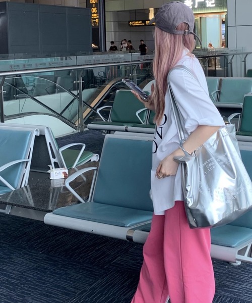 Vipoa（ヴィポア）の「URBAN OVAL LOGO BIG TOTE BAG（トートバッグ・レディース・シルバー/ブラック・FREE）」の4枚目の写真