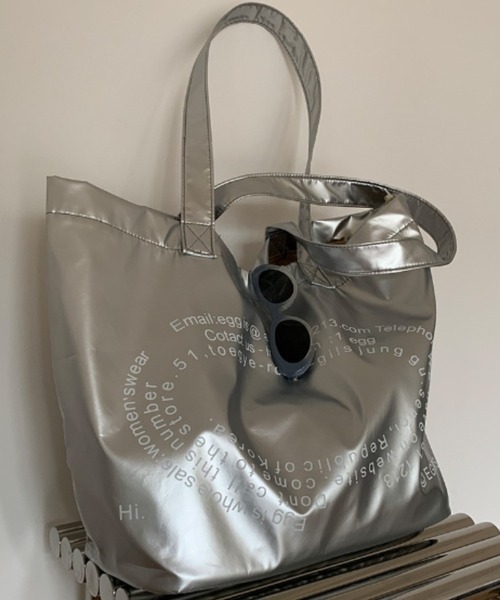 Vipoa（ヴィポア）の「URBAN OVAL LOGO BIG TOTE BAG（トートバッグ・レディース・シルバー/ブラック・FREE）」の6枚目の写真